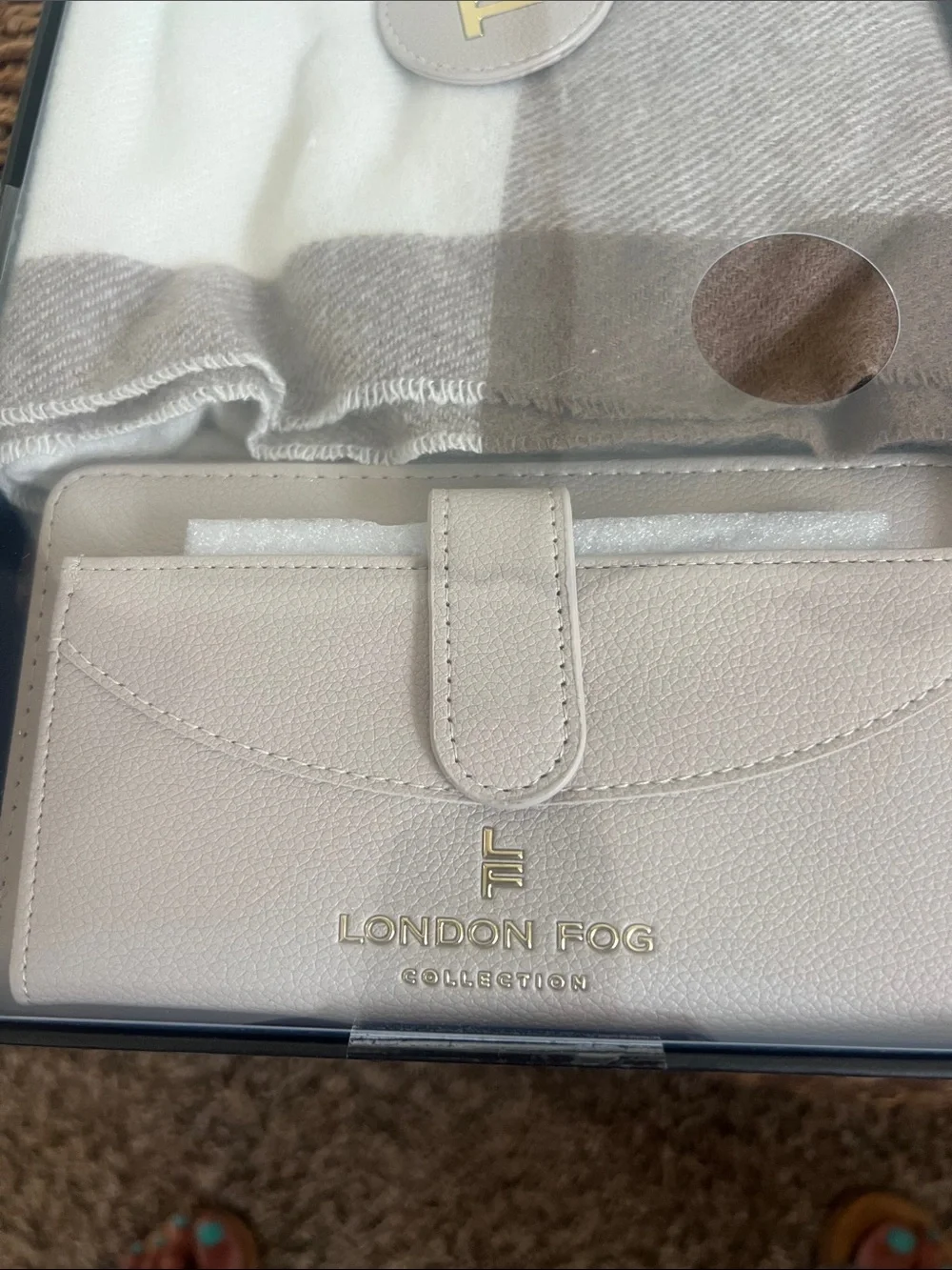 London Fog Beige & Cream 3-in-1 Scarf and Wallet Key Chain Gift Set